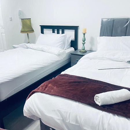 1 Bed Apartment With 2 Beds 1 Double Plus 1 Single Birmingham Kültér fotó