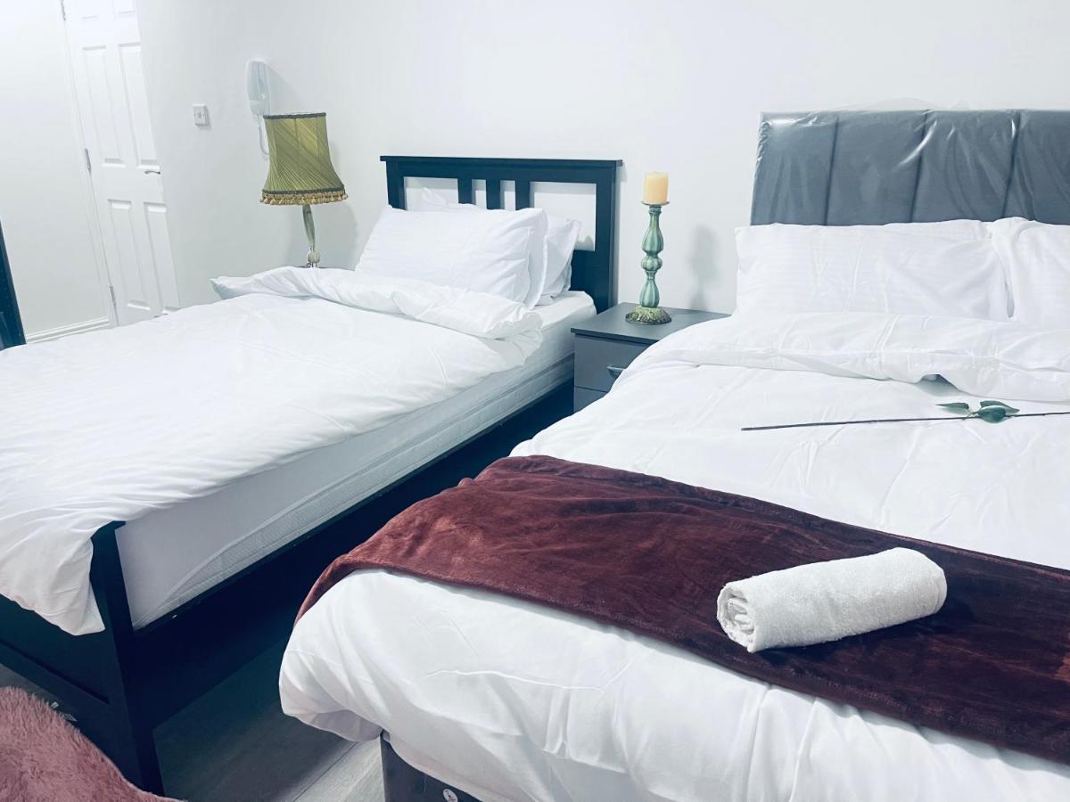 1 Bed Apartment With 2 Beds 1 Double Plus 1 Single Birmingham Kültér fotó