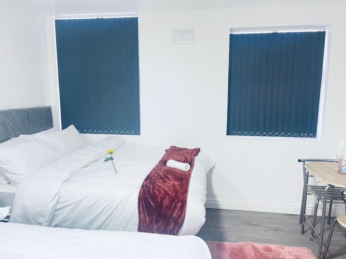 1 Bed Apartment With 2 Beds 1 Double Plus 1 Single Birmingham Kültér fotó