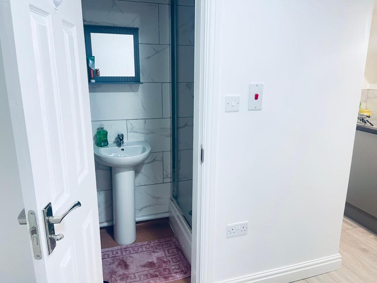 1 Bed Apartment With 2 Beds 1 Double Plus 1 Single Birmingham Kültér fotó