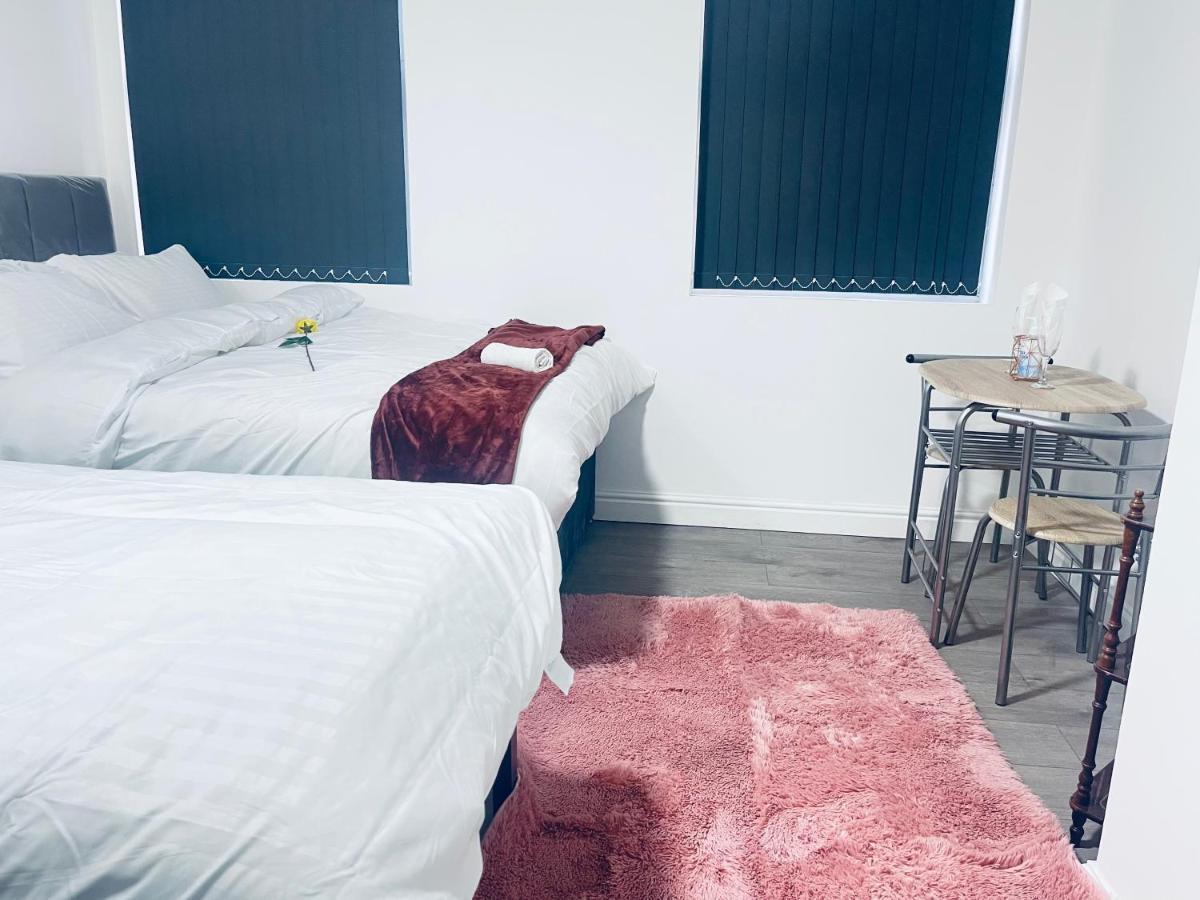 1 Bed Apartment With 2 Beds 1 Double Plus 1 Single Birmingham Kültér fotó