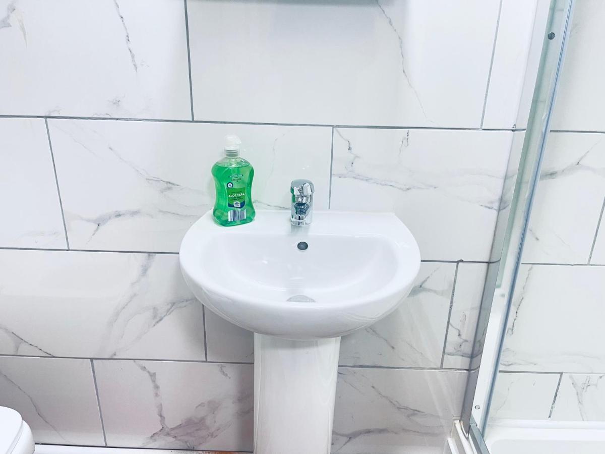 1 Bed Apartment With 2 Beds 1 Double Plus 1 Single Birmingham Kültér fotó