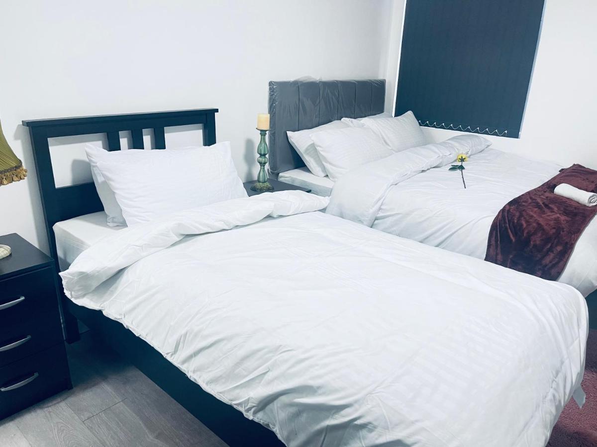 1 Bed Apartment With 2 Beds 1 Double Plus 1 Single Birmingham Kültér fotó