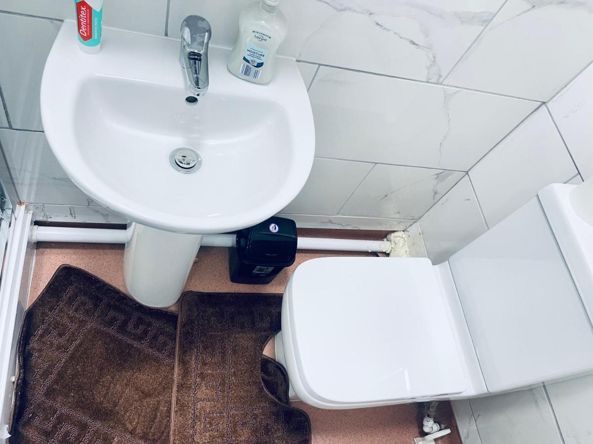 1 Bed Apartment With 2 Beds 1 Double Plus 1 Single Birmingham Kültér fotó