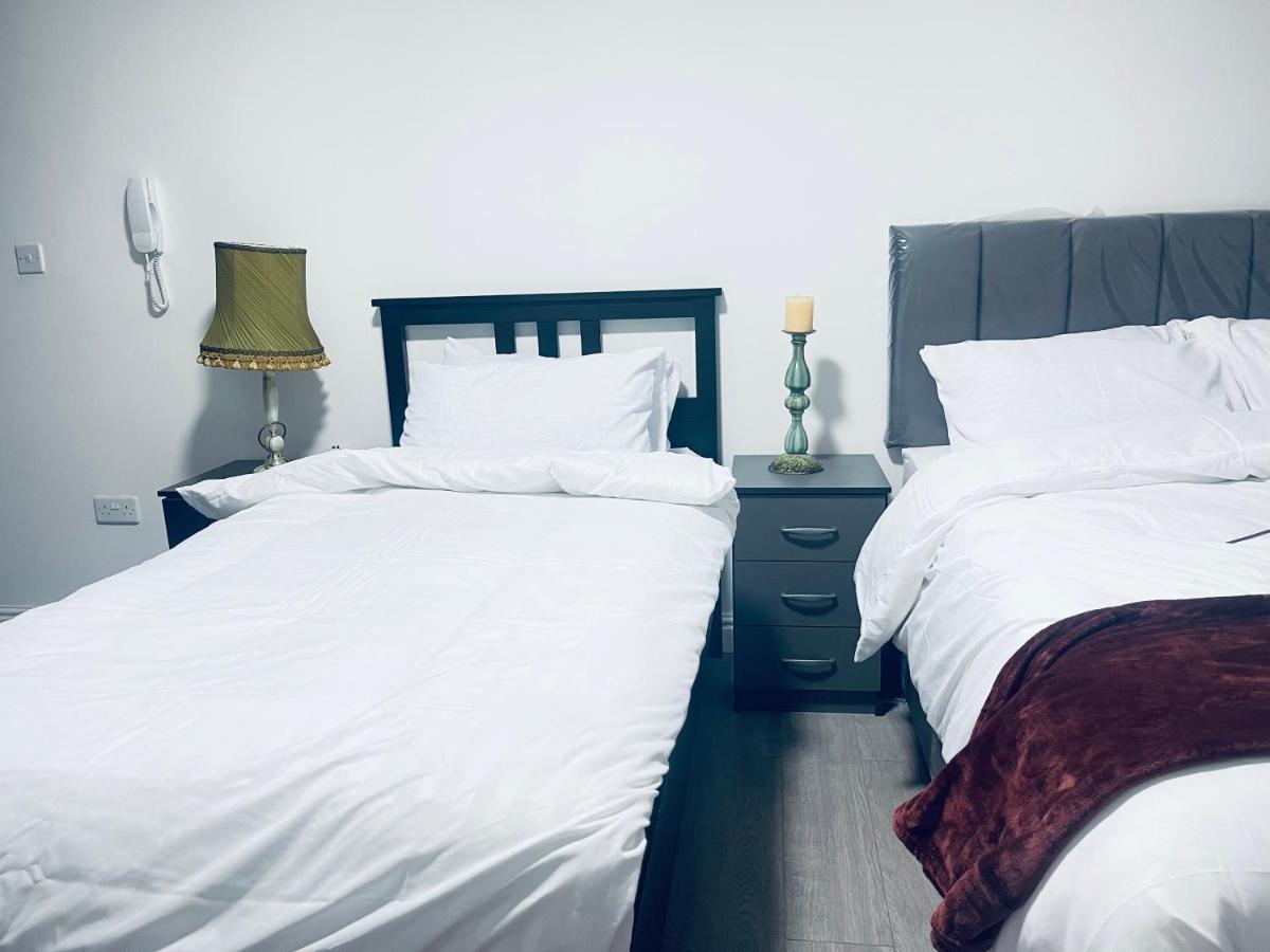 1 Bed Apartment With 2 Beds 1 Double Plus 1 Single Birmingham Kültér fotó