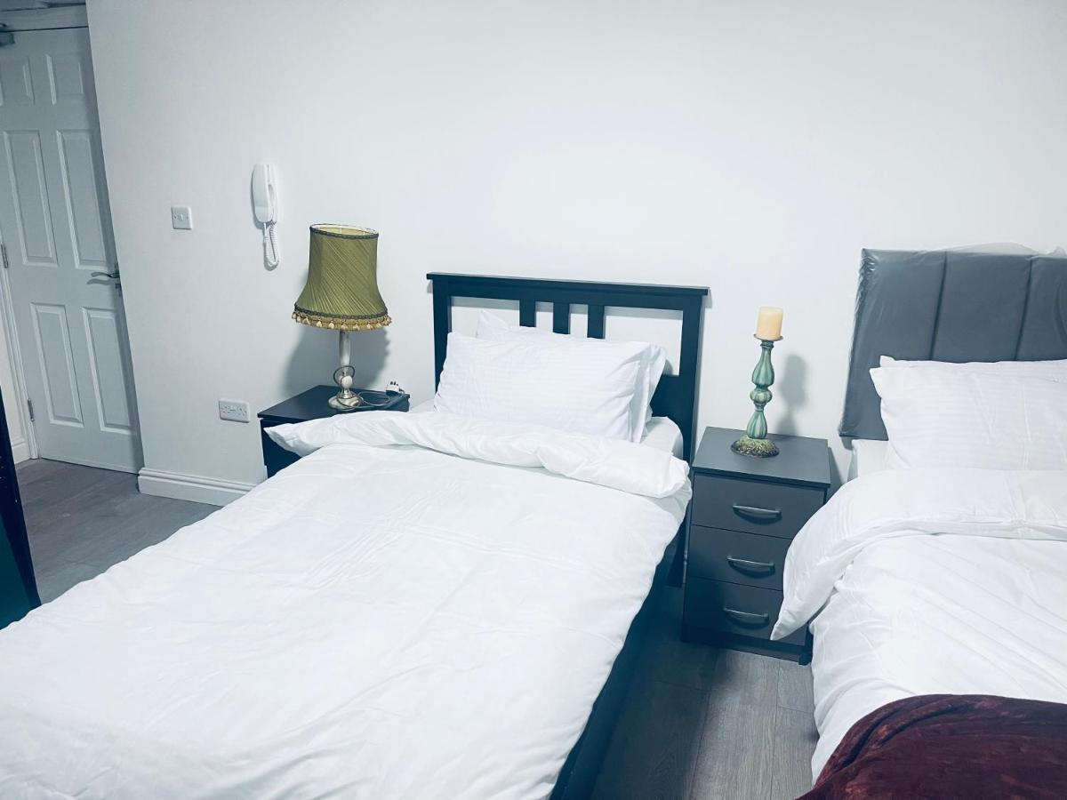 1 Bed Apartment With 2 Beds 1 Double Plus 1 Single Birmingham Kültér fotó