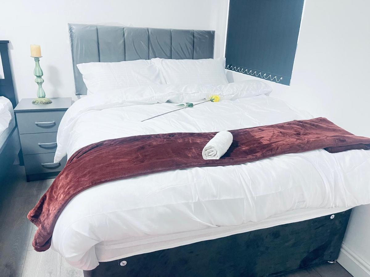 1 Bed Apartment With 2 Beds 1 Double Plus 1 Single Birmingham Kültér fotó
